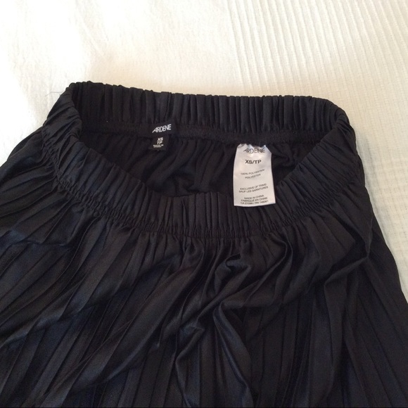 SUPER Wide Leg Crop Elastic Waist Pants Black - Picture 5 of 8